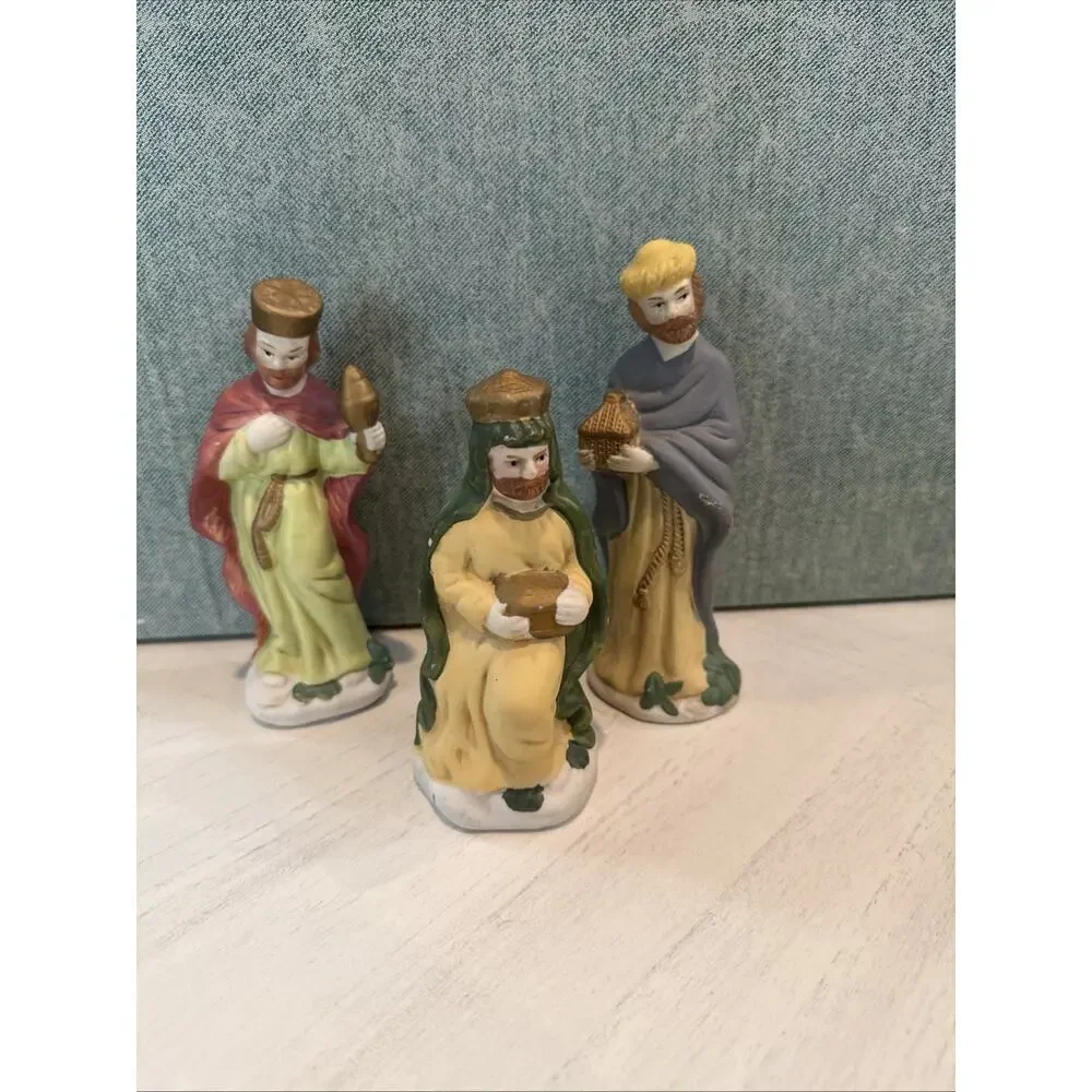 Nativity‎ Set 6 Porcelain Figurines Baby Jesus Mary Joseph Shephard Wisemen EUC